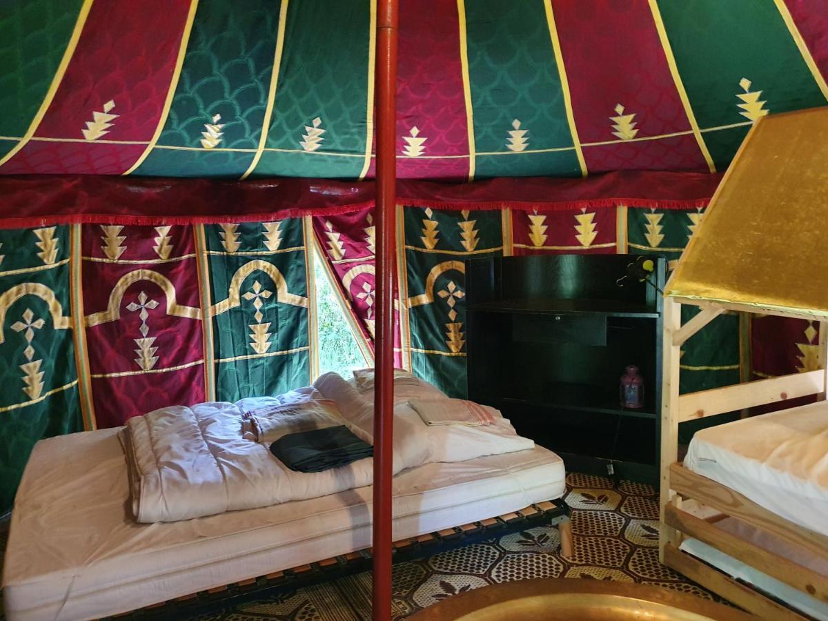 L'Alternatif Hotel Huriel Екстериор снимка