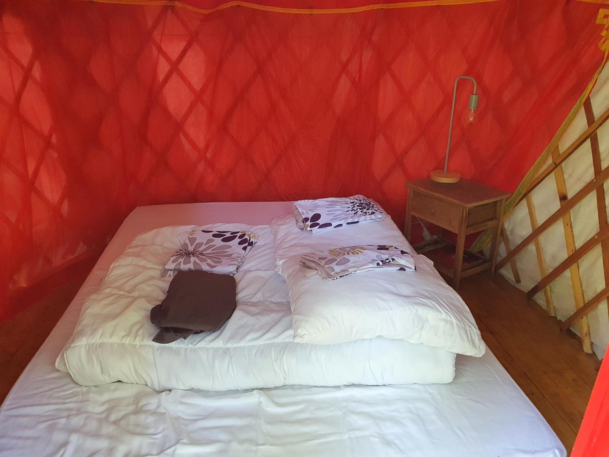 L'Alternatif Hotel Huriel Екстериор снимка